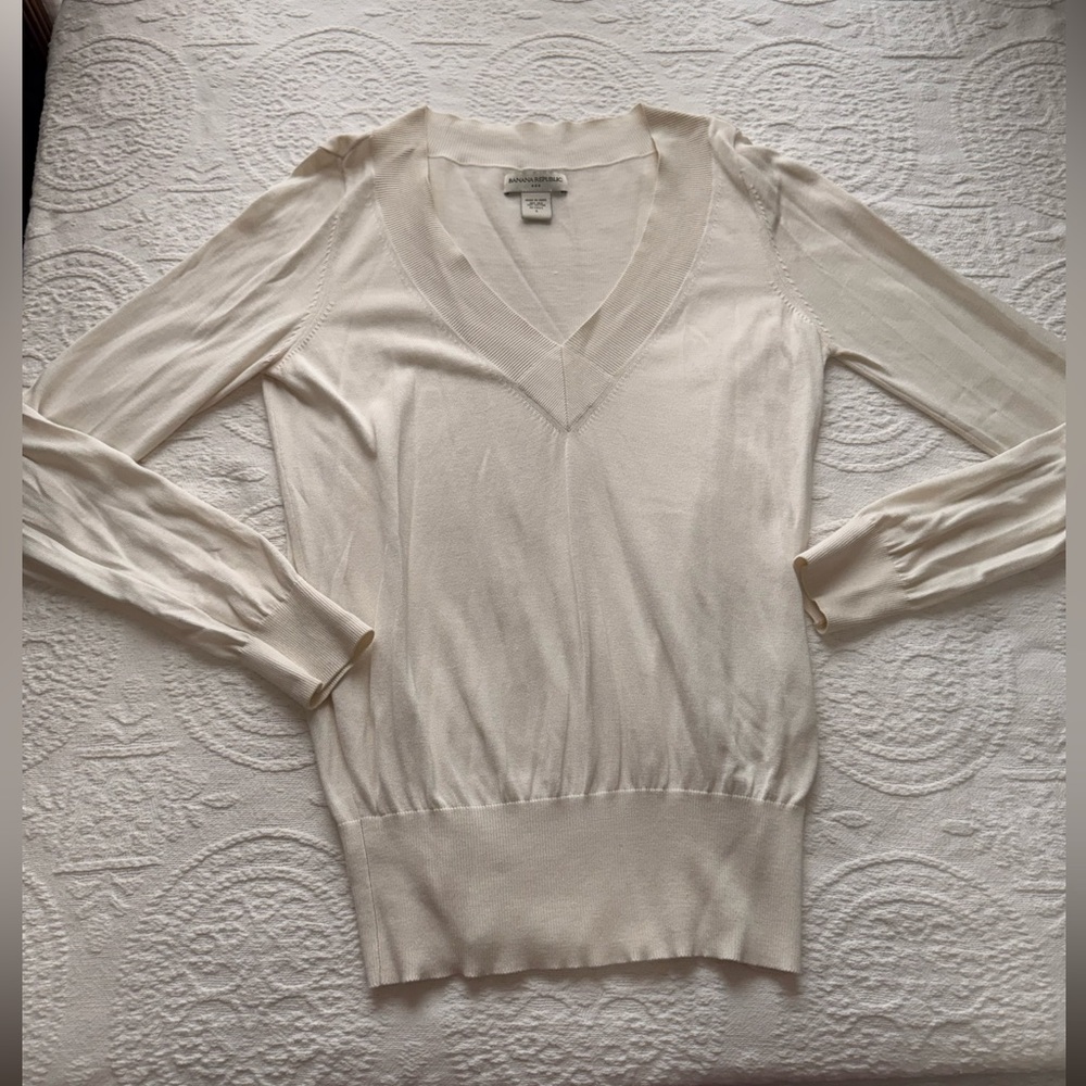 Banana Republic Cream V-Neck Sweater